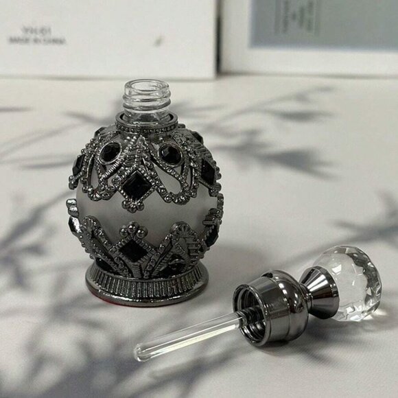 One Reusable 15ml Vintage Diamond-Edged Cone-Shaped Glass Perfume Bottle - Picture 2 of 5